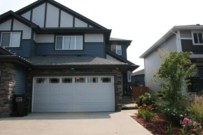 Entire Home AC 4Beds Sleeps 8 Double Garage Near WEM Free Wifi & Netflix